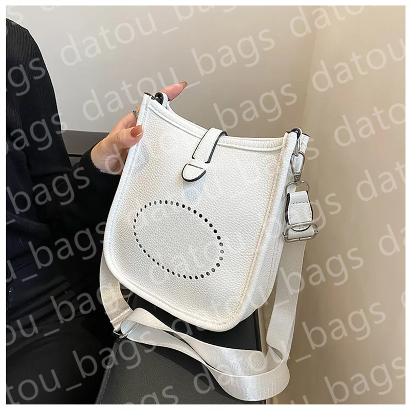 Leather Messenger Bags Unisex Envelope Bag Fashion Single Shoulder Crossbody Bag 12 Colors Designer Perforated Phone Bag Womens Casual Satchels Tote