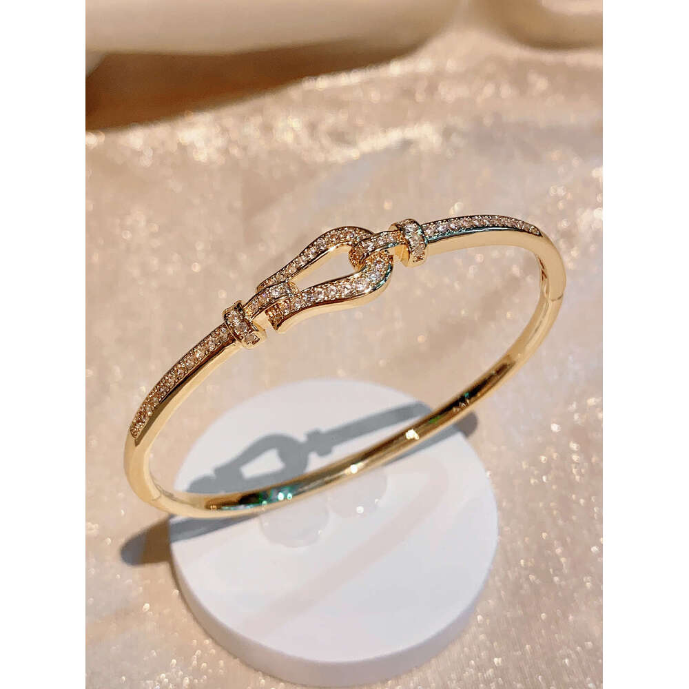 Bracelet Designer Luxury jewelry bangle for women Copper plated with 18K gold Dia Studded Open Bracelets High End Fashion Personality Design Holiday g