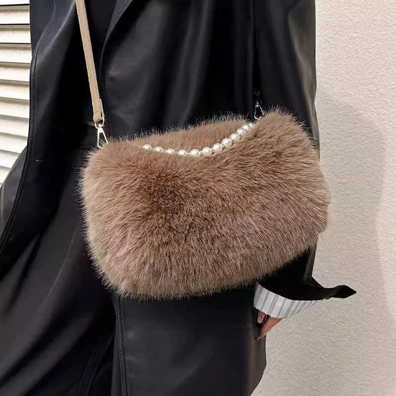 Plush Women Crossbody Purse with Chain Fluffy Versatile Shoulder Bag Faux Fur Fashion Underarm Bag Ladies Winter Furry HandbagT251215