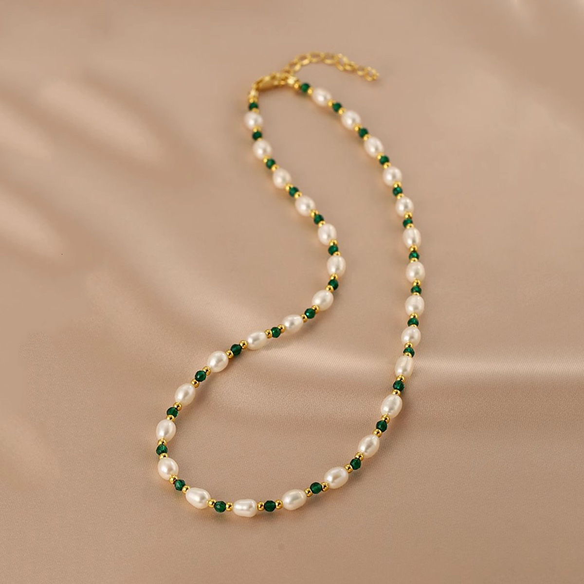 Designer Necklace Women's Natural Freshwater Pearl Necklace Luxury Jewelry New Green Glass Bead Bead Necklace Simple High-end Collarbone Chain