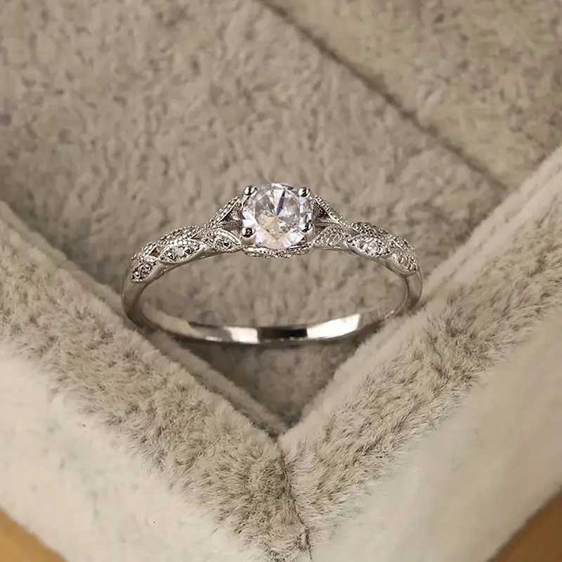 Light Luxury Style Cubic Zirconia Womens Ring in Europe and America Simple Fashion Temperament Ring M251215