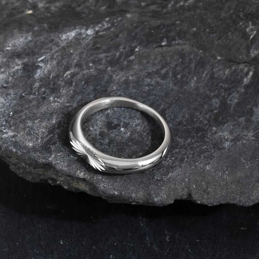 Minimalist Silver Color Mens RingEmbossing Radiation Sunburst Stainless Steel Tail RingStylish Wedding Finger Ring Gifts M251215