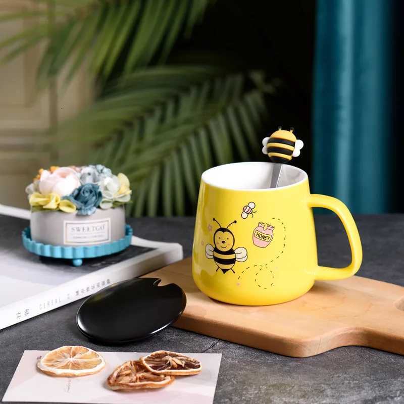 Ceramic Cartoon Bee g With Spoon Lid Ceramic Coffee Cups Sing Breakfast Cups Christmas Gift Coffee Cup Sets H251215