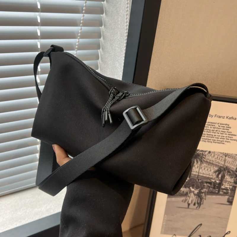 Mens Mini Casual Small Satchel Crossbody Bag Men and Women Versatile Student Trend Phone Bag Shoulder Sports Boy Trendy BagsT251215