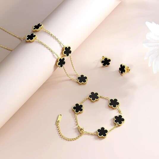 designer necklace Hot Sale Lucky Earrings Necklace Set European and American Fashion Versatile Clover Bracelet