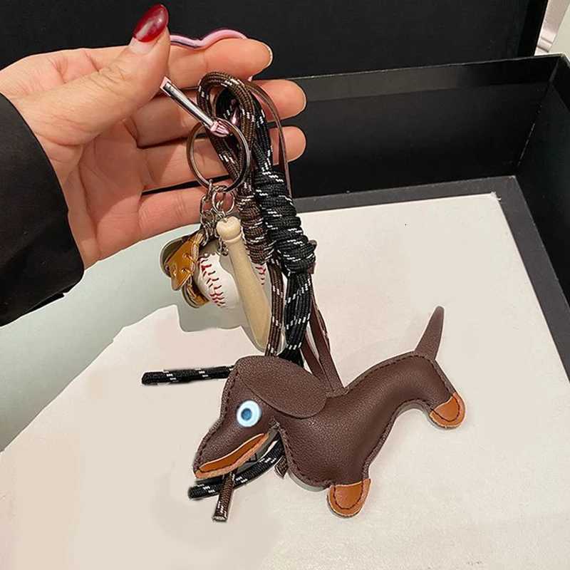 1PC Mens And Womens Pendants Vintage Brown Autumn And Winter Leather Sausage Dog For Mobile Phone Bags Keychain M251215