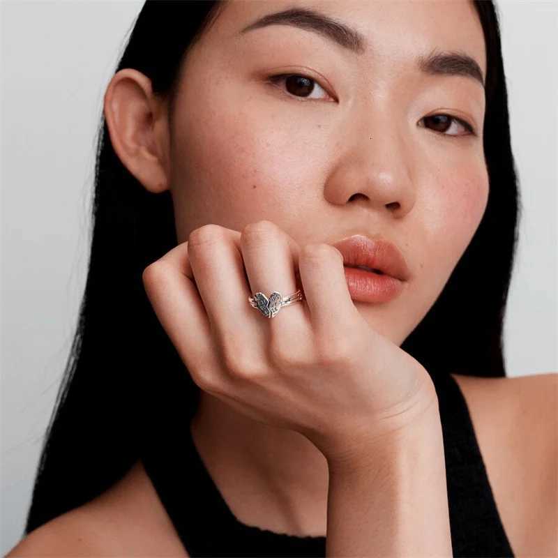 2025 New in 925 Sterling Silver Sparkling Pink Bow Ring For Women Exquisite Style Fashionable For Parties Wedding Jewelry Gifts M251215