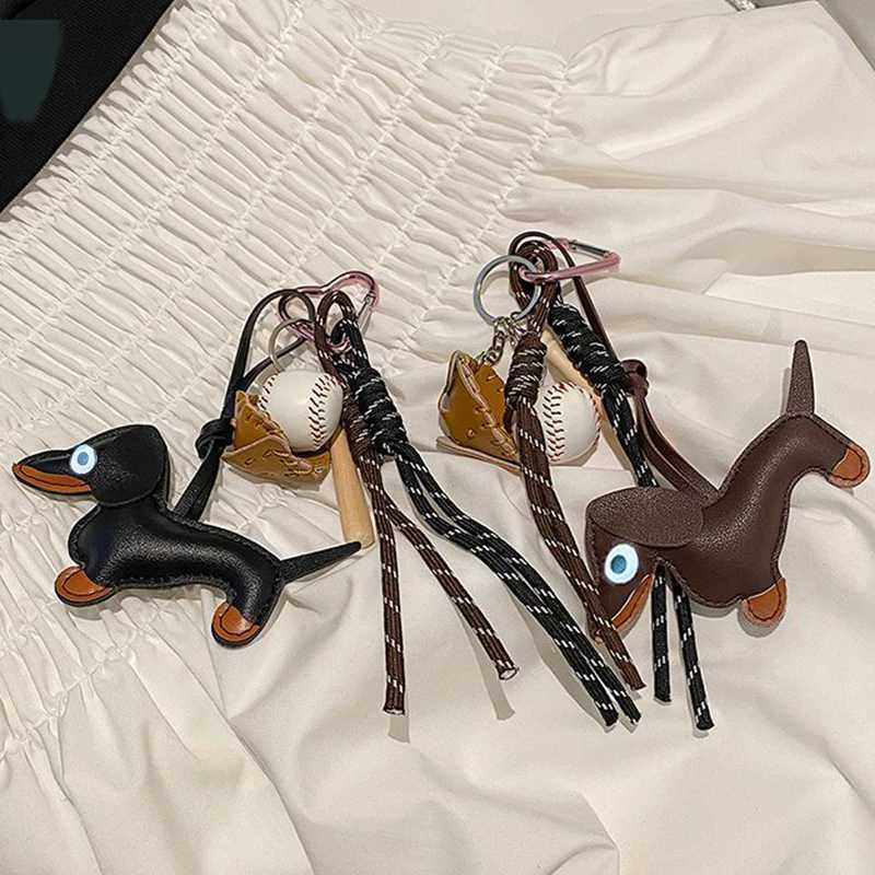 1PC Mens And Womens Pendants Vintage Brown Autumn And Winter Leather Sausage Dog For Mobile Phone Bags Keychain M251215