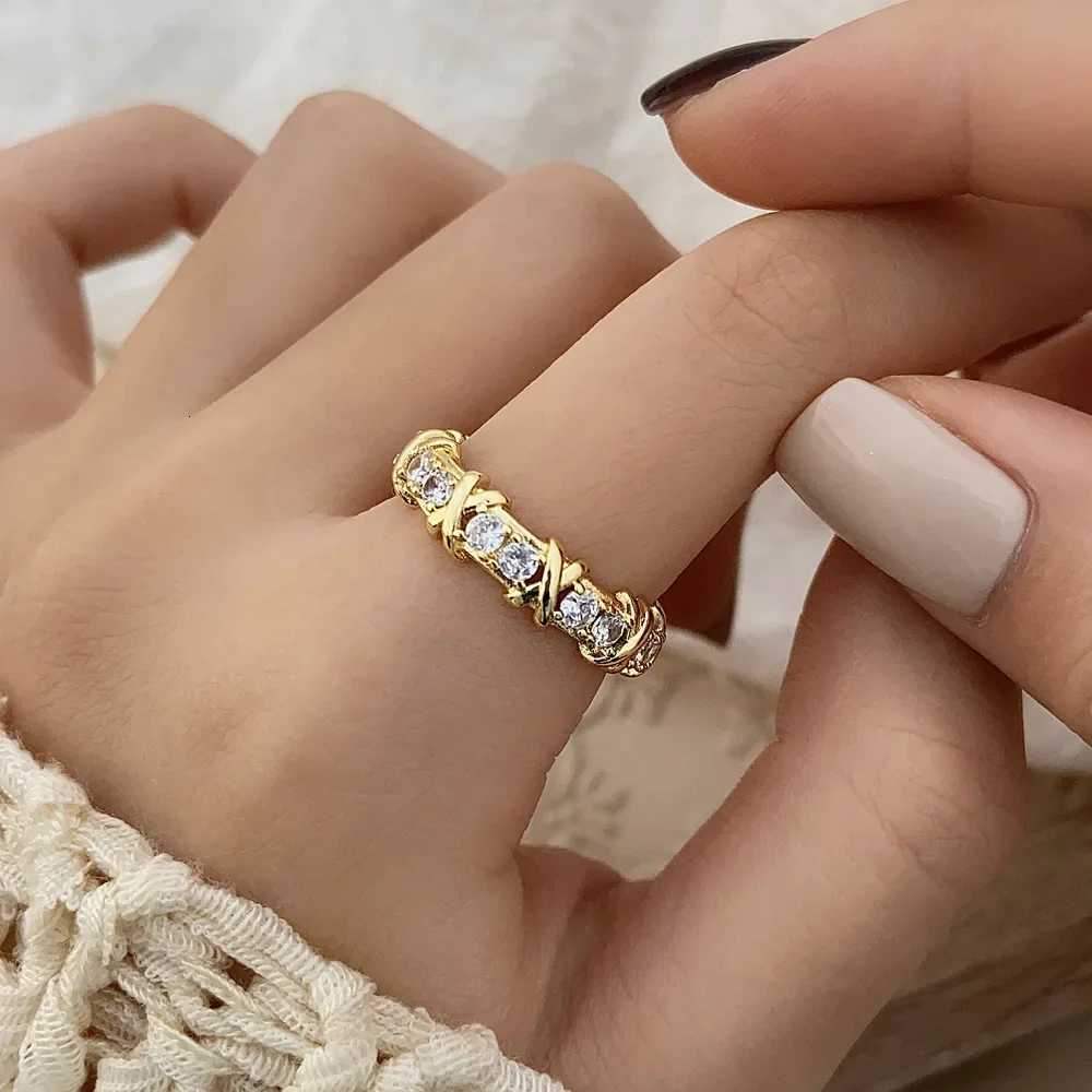 ZAKOL Brand Fashion Letter X Cross Open Ring for Women Clear Geometric Zircon Engagement Rings Wedding Party Jewelry M251215