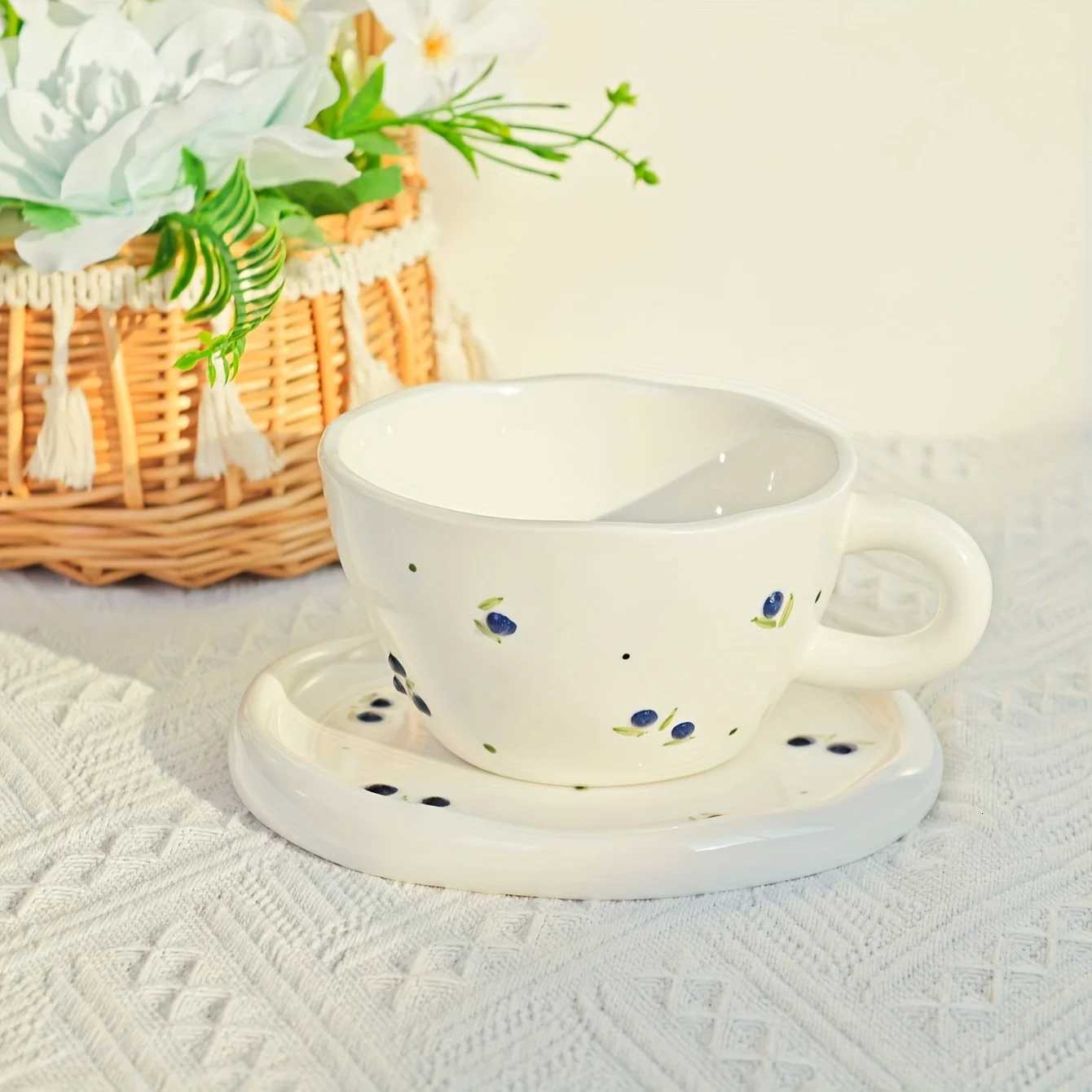 Creative minimalist hand drawn three-dimensional ry blueberry household ceramic coffee cups and plates H251215