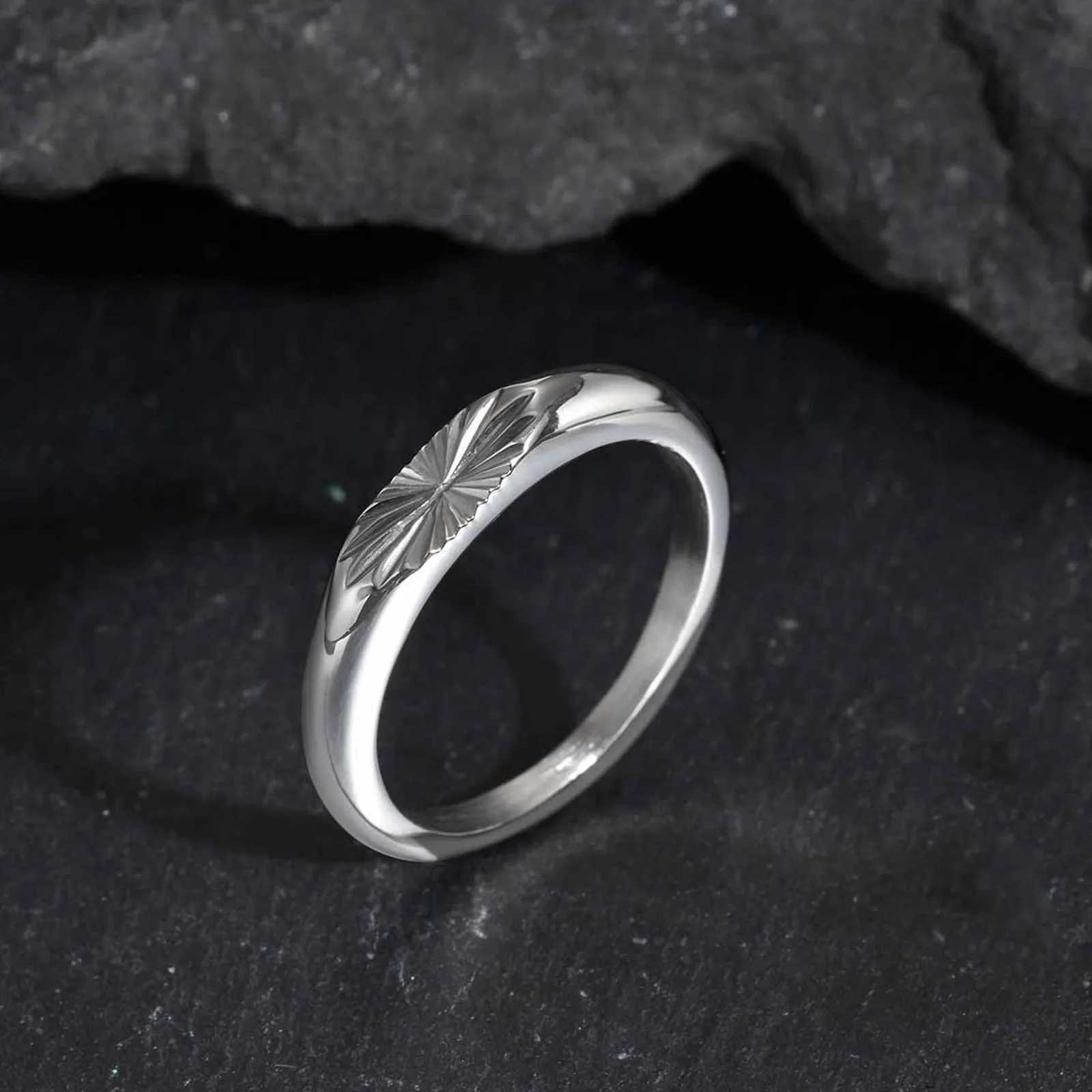 Minimalist Silver Color Mens RingEmbossing Radiation Sunburst Stainless Steel Tail RingStylish Wedding Finger Ring Gifts M251215