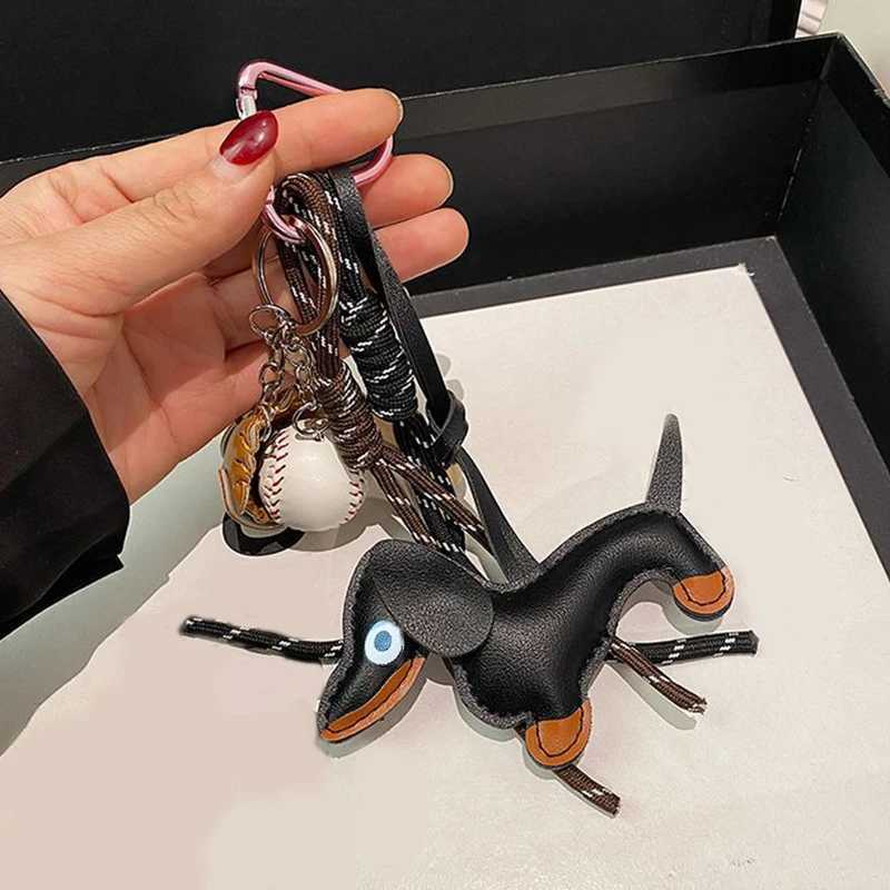 1PC Mens And Womens Pendants Vintage Brown Autumn And Winter Leather Sausage Dog For Mobile Phone Bags Keychain M251215