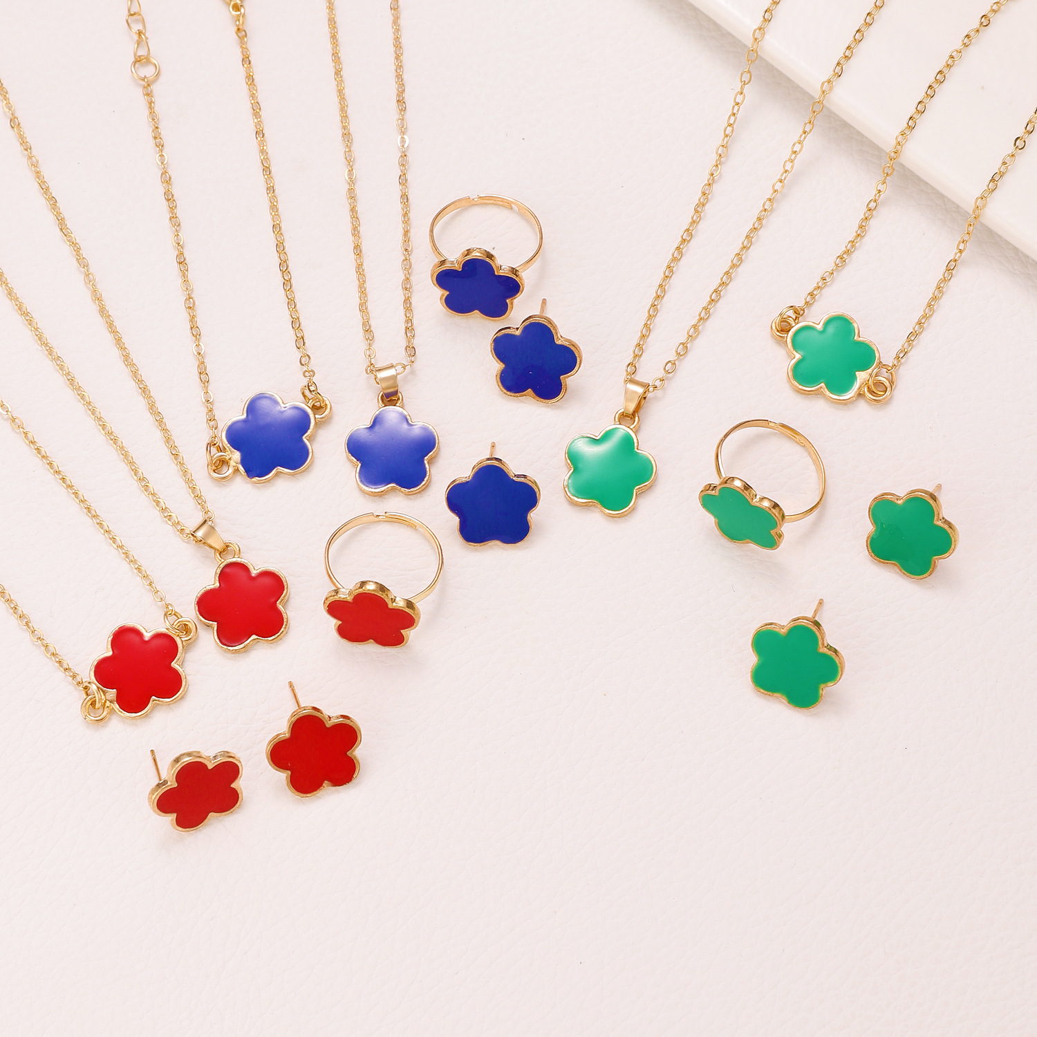 Designer Necklace Luxury Bracelet Five Leaf Flower Earrings Women's Jewelry High-end Accessories Fashion Niche Valentine's Day Gift Set