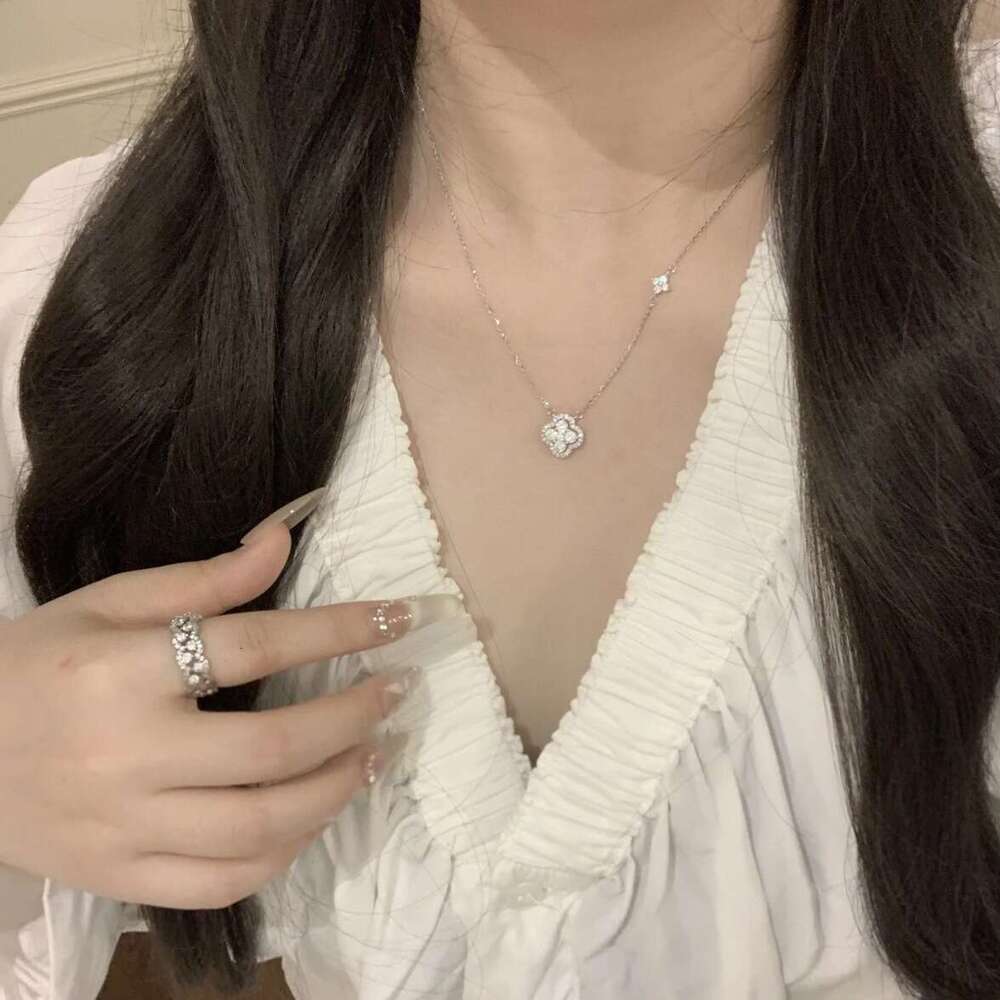 Necklace for Women Designer Luxury 2026 Flashing Four-Leaf Clover Zircon Necklace New Niche Titanium Steel Non-Fading Collarbone Chain High
