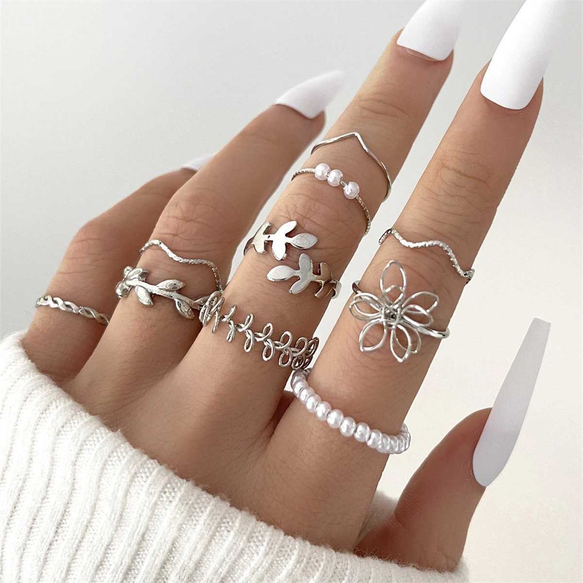 10pcs/Set New Fashion Imitation Flower Pearl Petal Wave Twist Simple Metal Hollow Ring Suitable For Womens Daily Wear M251215