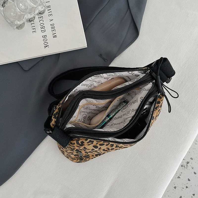 Womens Large Capacity Leopard Print Bag Retro Crossbody Shoulder Tote for Autumn Winter CommuteT251215