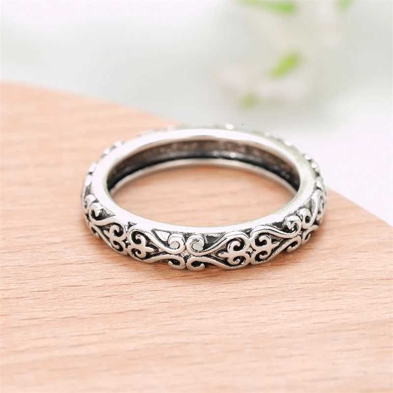 Huitan Vintage Embossed Design Thin Ring for Women Retro Party Jewelry Female Daily Wearable Silver Color Finger Accessories M251215