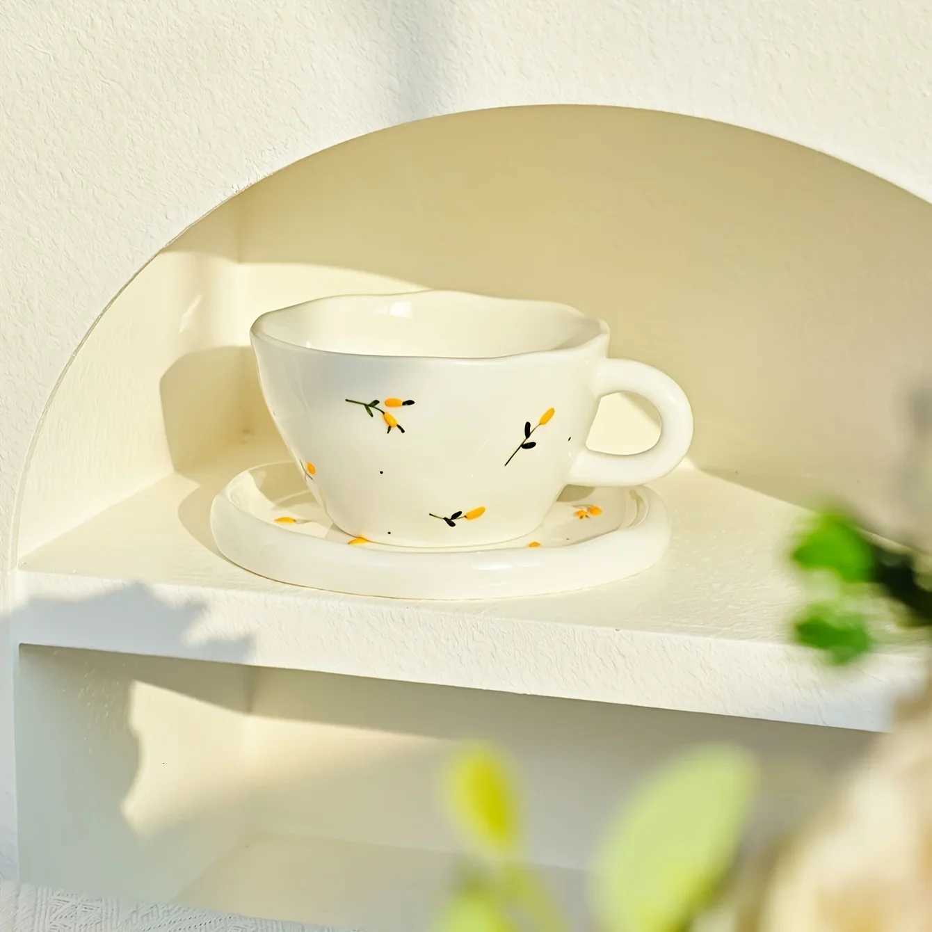 Creative minimalist hand drawn three-dimensional ry blueberry household ceramic coffee cups and plates H251215