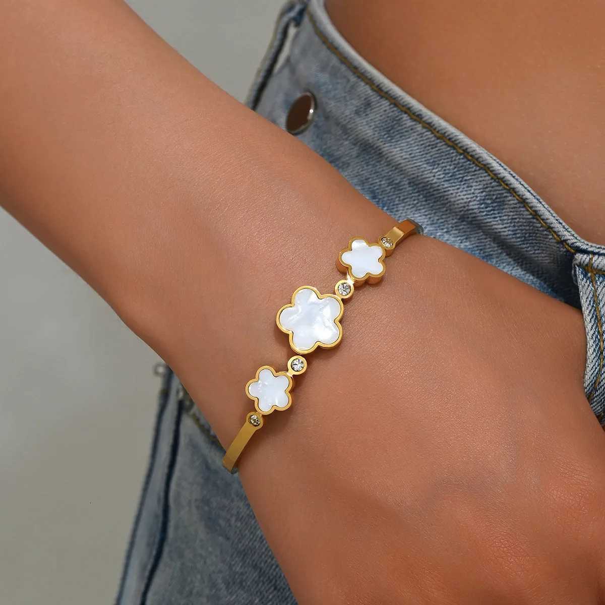 Plum Blossom luxury Acrylic New Five Flower Plant Gold Plated High Quality Stainless Steel Waterproof Accessories C r M251215