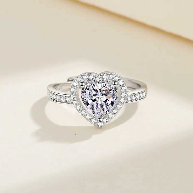 925 Sterling Silver Ring Heart Sparkle Zircon luxury High Quality For Women Wedding Fine Jewelry Accessories Party Gift M251215