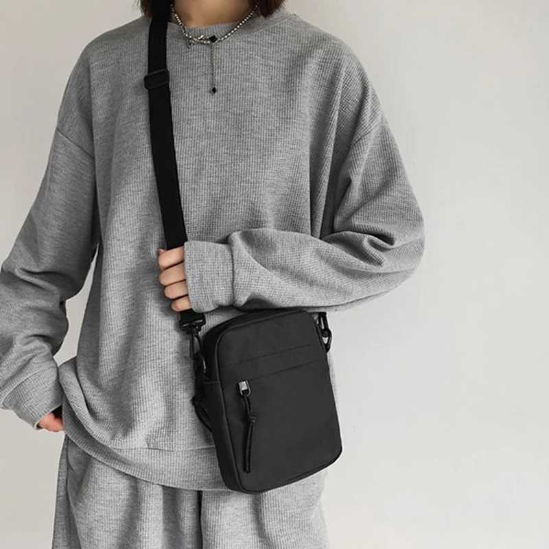 Neutral style shoulder bag for men and women small square bag suitable for travel and photography pure black bagT251215