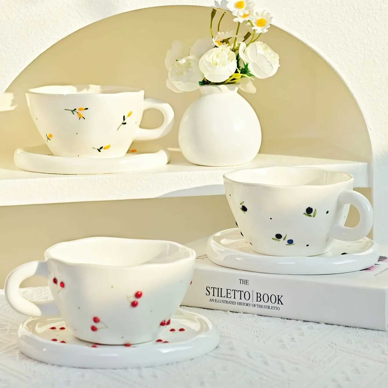 Creative minimalist hand drawn three-dimensional ry blueberry household ceramic coffee cups and plates H251215
