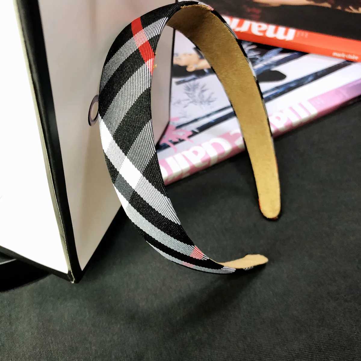 2025 New British Style Plaid Striped Sponge Headband for Women High Quality Fashion Thick London Plaid Print Hairbands Head WearXJ251215 - view 3