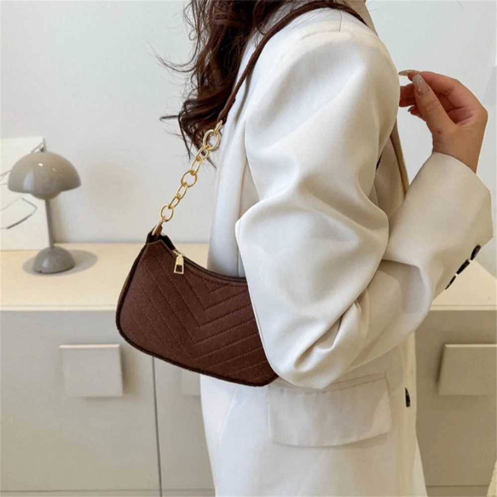 New Brand Women Retro Underarm Bag Felt Solid Color Shoulder Bag Casual Purse Dumpling Bag Simple Fashion Crossbody BagT251215