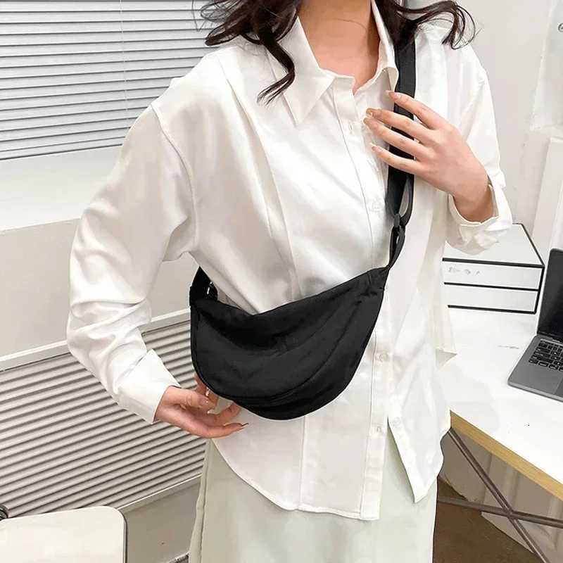 Nylon Hobos Chest Shoulder Dumpling Bag Large Capacity Travel Crossbody Half Moon Belt Messenger for Women Bags WholesaleT251215