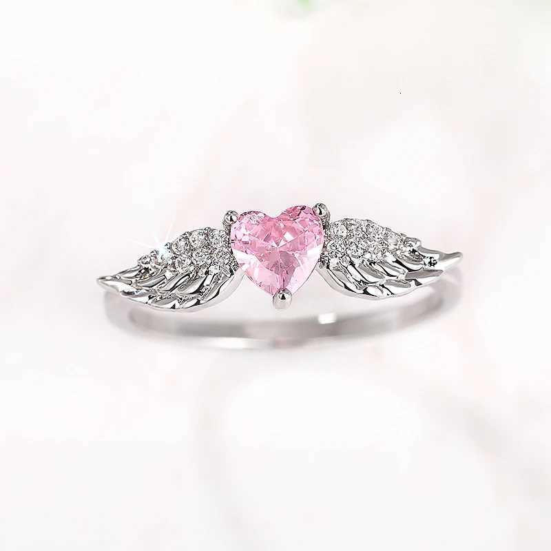 Huitan Chic Angel Wing Ring Female Engagement Jewelry Romantic Heart Pink Zirconia Finger AccESSories Delicate AccESSories M251215
