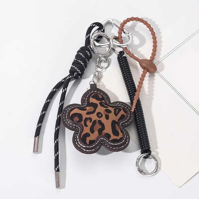 Simple Fashion Leather Leopard Print Flower Keychain Car Keyring Handbag Bag Charm Jewelry Pendant Hanging Ornaments M251215