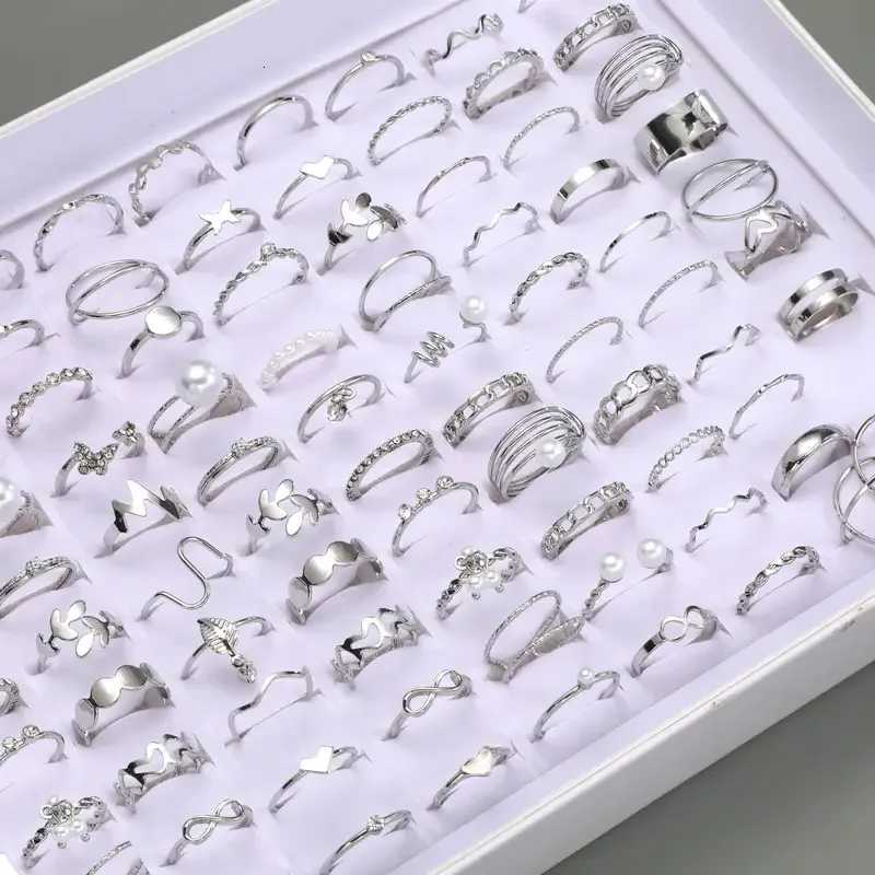 30Pieces Fashion Butterfly Geometric Hollow Ring Set For Women Mix Style Trendy Jewelry Perfect For Daily Wear Party Gifts M251215