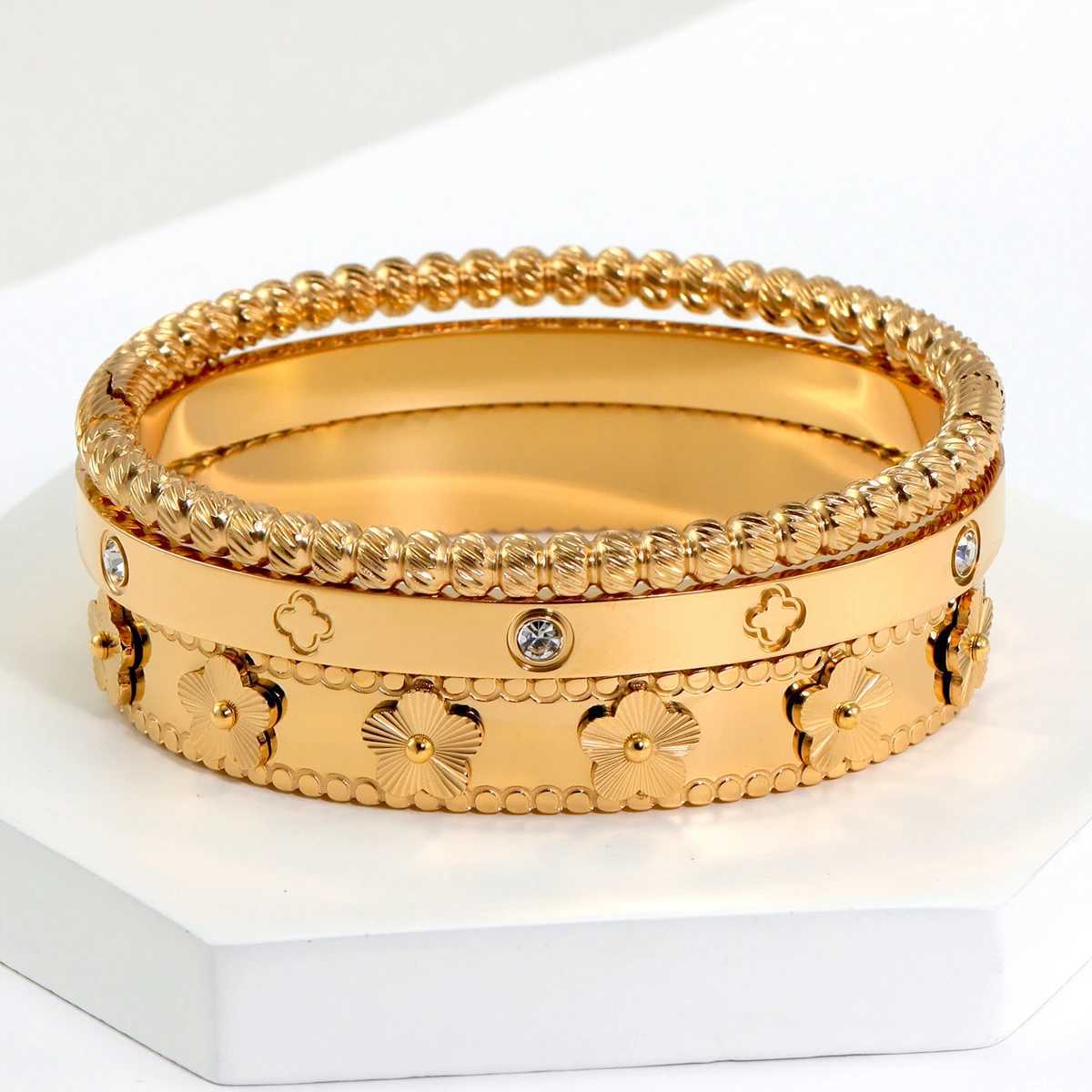 Fashionable 18K Gold Plated Stainless Steel Flower Bangle For Women Party Wedding Jewelry Gift M251215
