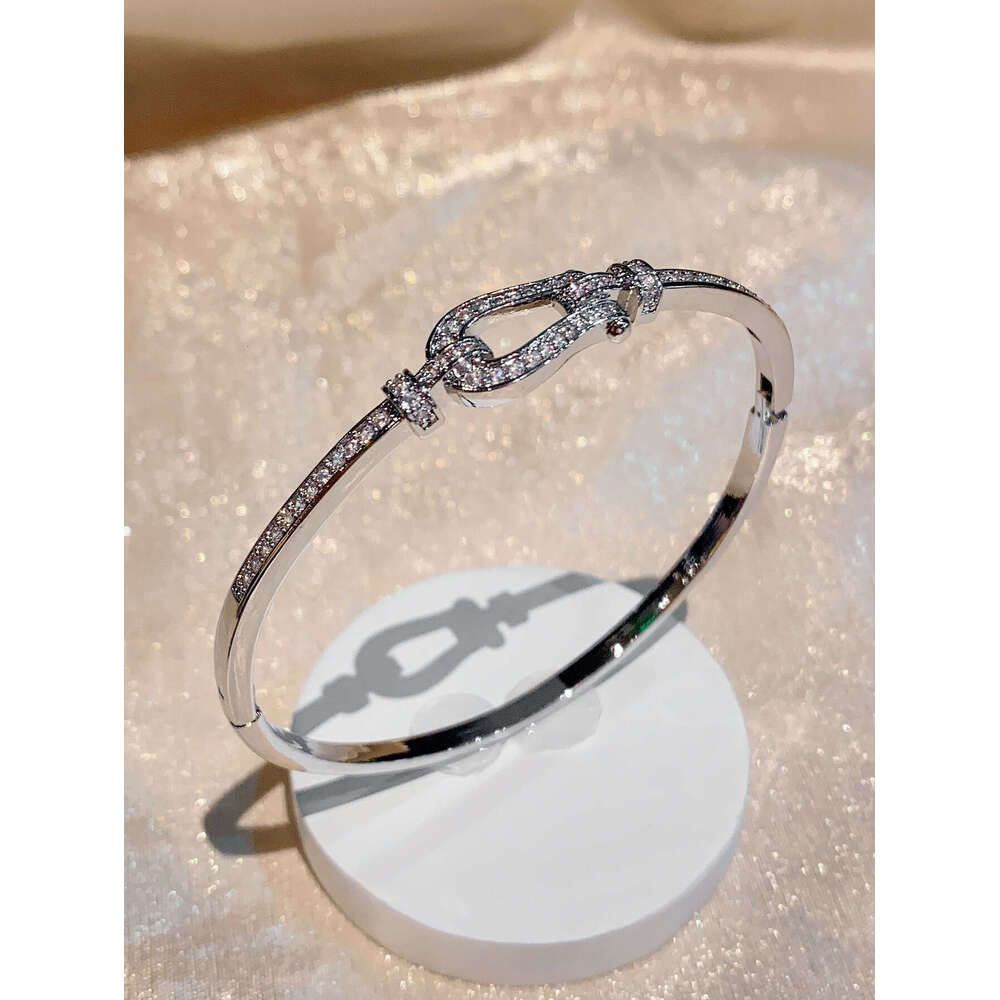 Bracelet Designer Luxury jewelry bangle for women Copper plated with 18K gold Dia Studded Open Bracelets High End Fashion Personality Design Holiday g