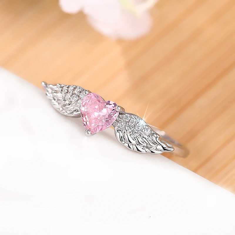 Huitan Chic Angel Wing Ring Female Engagement Jewelry Romantic Heart Pink Zirconia Finger AccESSories Delicate AccESSories M251215