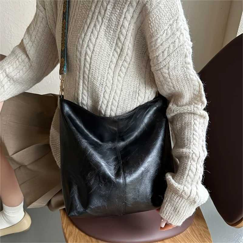 Bohemian Style Womens Shoulder Bag - Large Capacity Vintage Wide Strap Casual Crossbody Bag for CommutingT251215