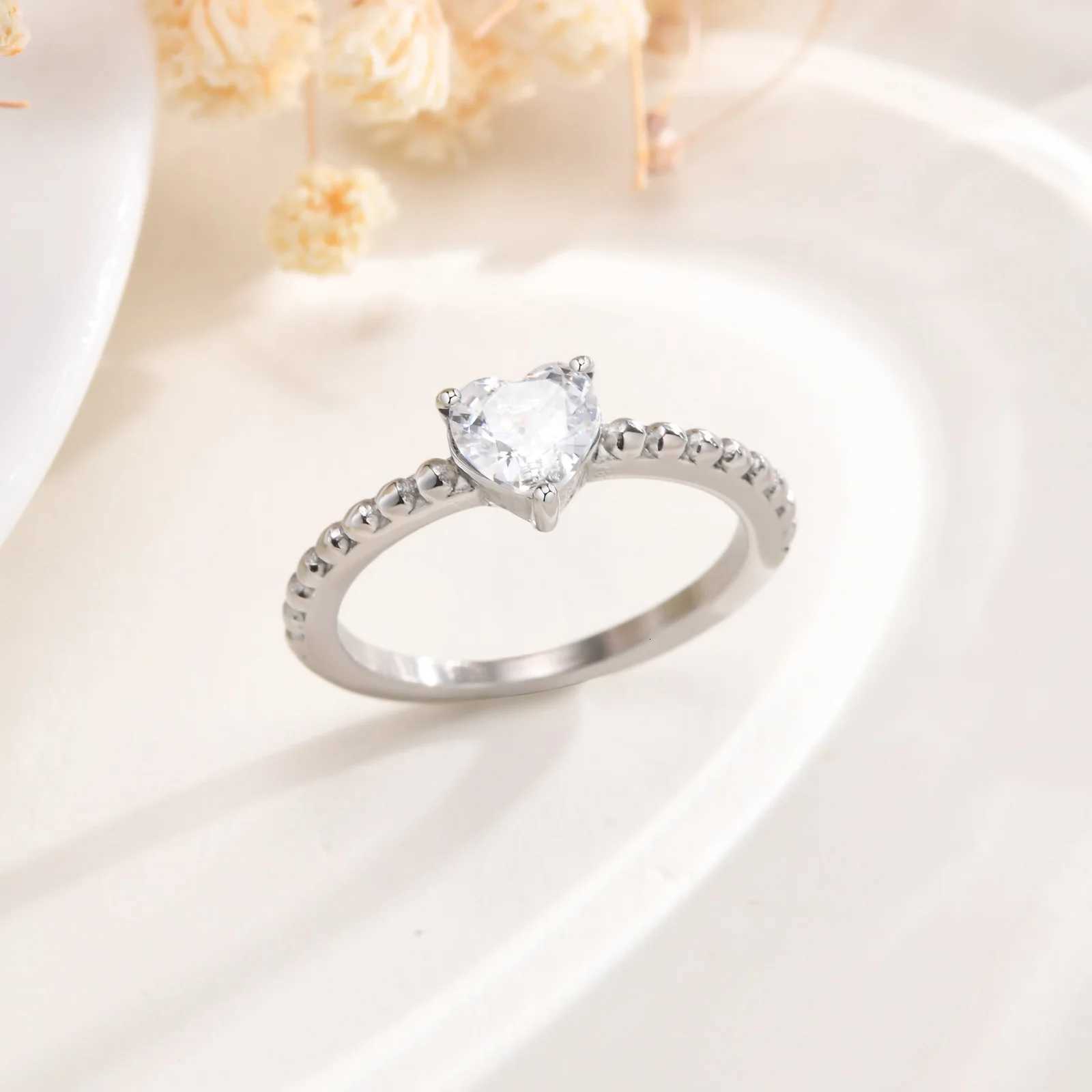 Luxury Stainless Steel Heart Zircon Wedding Rings Set Silver Color for Men Women Elegant Jewelry Party Gift M251215