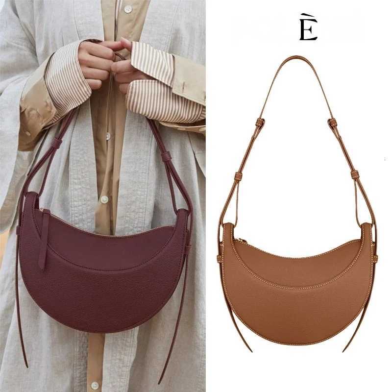 2025 New French Retro Crossbody Bag With Niche Design Luxury Bag Casual Bag Suitable For Womens Daily TravelT251215