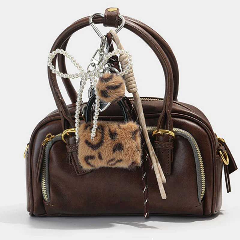 New Fashion Bag Charms Key Chain with Handmade Rope Sporty Style Bag Pendant Plush Decor Casual Trendy Fashion Pendant M251215