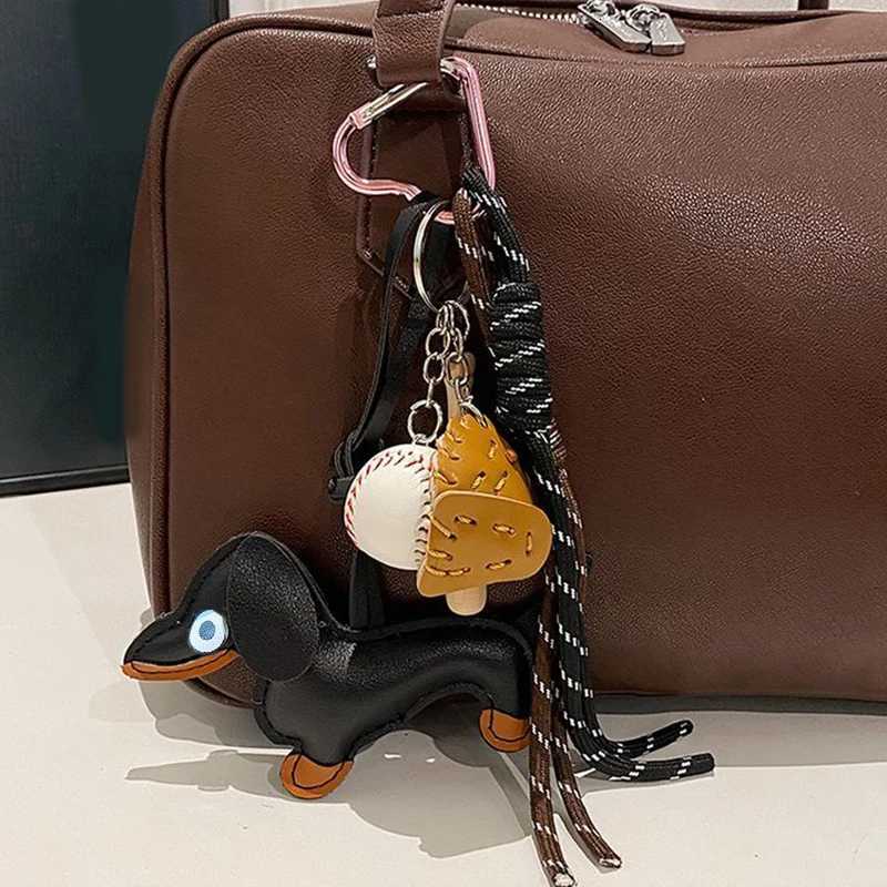 1PC Mens And Womens Pendants Vintage Brown Autumn And Winter Leather Sausage Dog For Mobile Phone Bags Keychain M251215