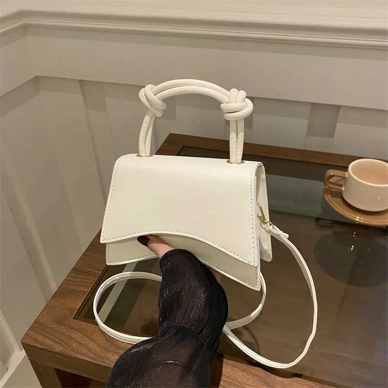 Fashionable Womens Shoulder Bag Pure Color Trendy Crossbody Bag Simple Casual Diagonal Bag Small Square Bags for Autumn BolsosT251215