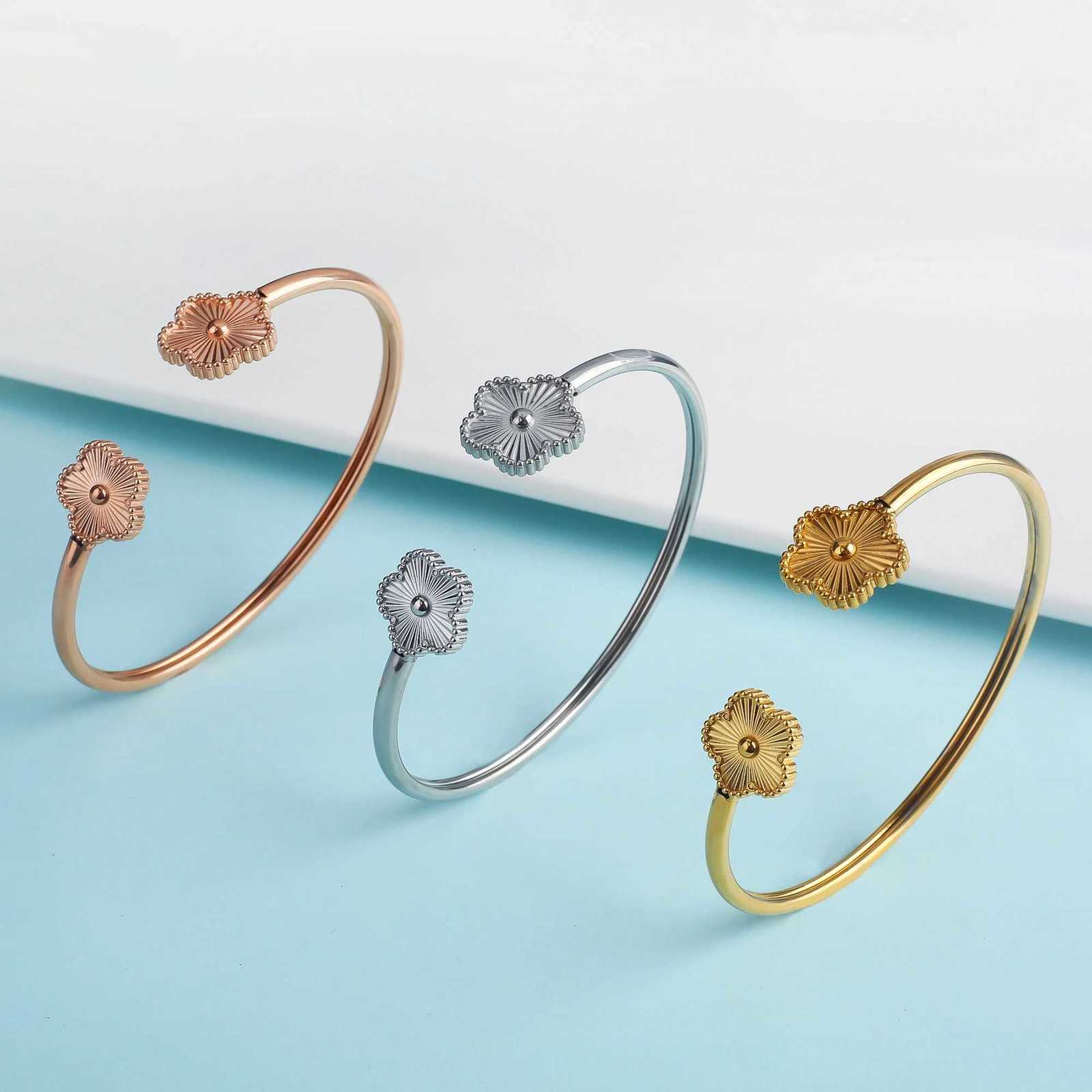 Plum Blossom luxury Acrylic New Five Flower Plant Gold Plated High Quality Stainless Steel Waterproof Accessories C r M251215