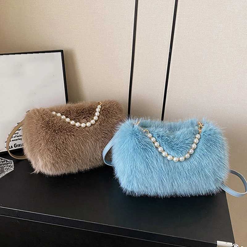Plush Women Crossbody Purse with Chain Fluffy Versatile Shoulder Bag Faux Fur Fashion Underarm Bag Ladies Winter Furry HandbagT251215