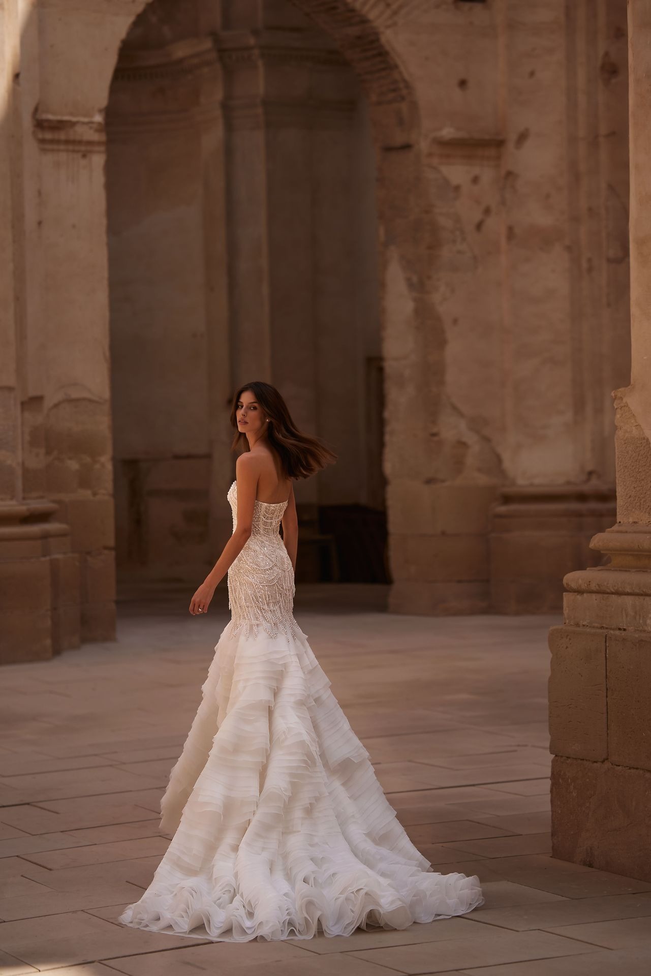 Luxury Mermaid Wedding Dress Strapless Sleeveless Bridal Gowns Pearls Beading Ruffles Sweep Train Dresses Custom Made vestidos