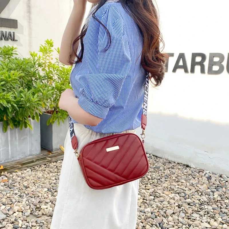 Shoulder Bag High Quality Womens PU Rolling Strip Camera Bag Shoulder Bag Mobile Phone Bag Casual Crossbody BagT251215