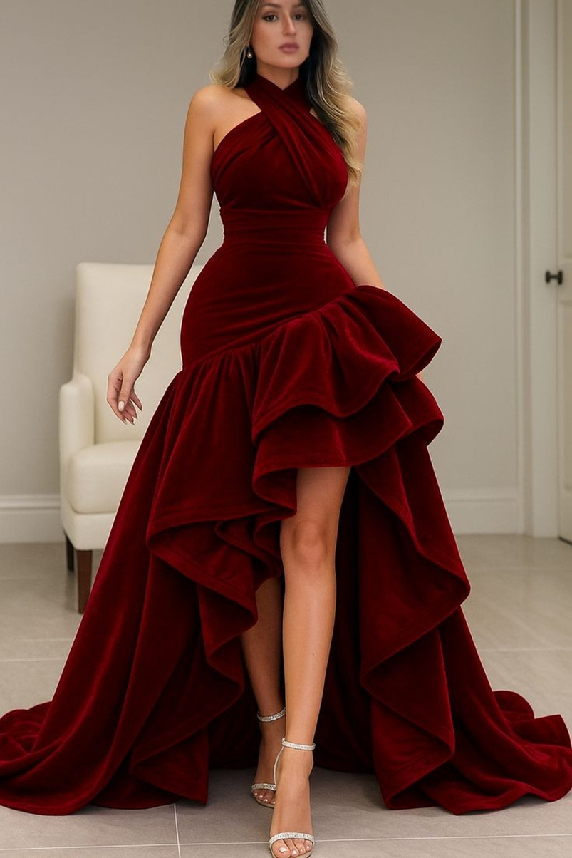 Elegant Long Velvet Evening Dresses with Ruffles A-Line Halter Neck Pleated Sweep Train Zipper Back Formal Occasion Prom Party Gowns