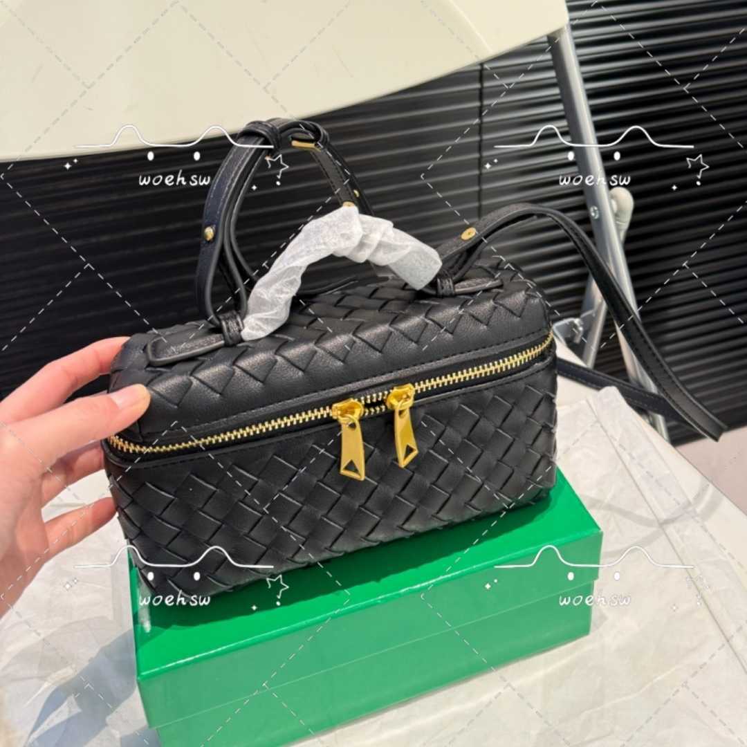 Gold woven tote white Mini pouch bag womens mens shoulder bag weave cloud even 10a designer clutch bag Mirror quality Luxurys handbags makeup fashion crossbody bag89