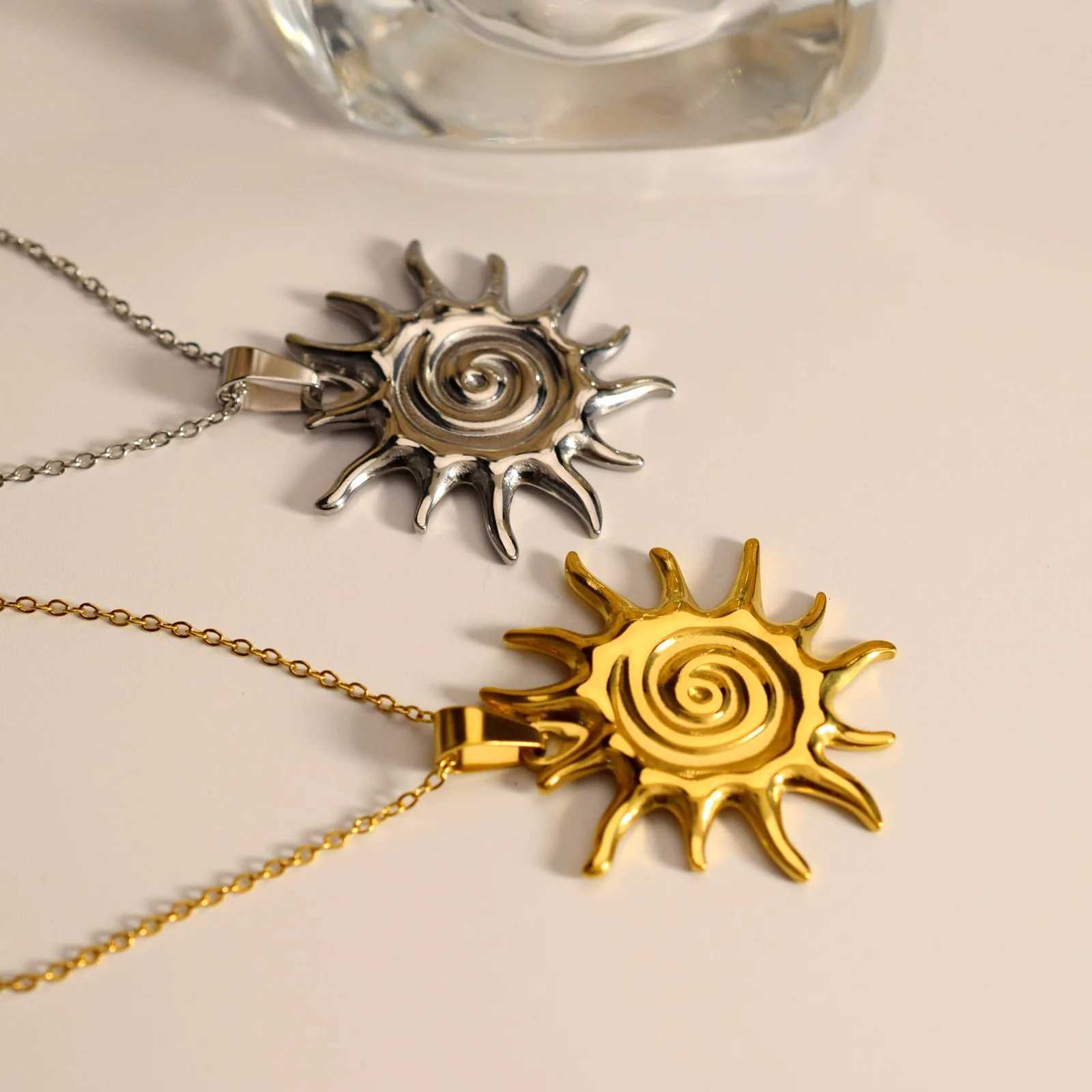 Hot Sale Swirl Sun Pendant Stainless Steel Gold Plated Simple Fashion Necklace M251216