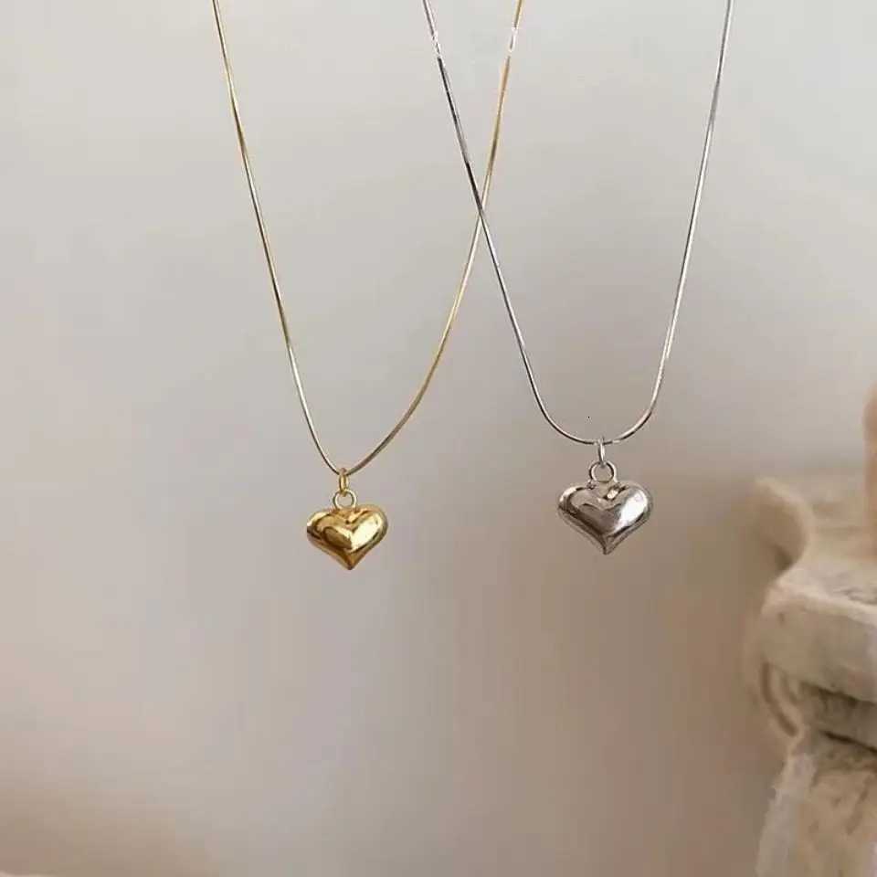 Women Necklace Peach Heart Snake Bone ShAPe Pendant Clavicle Chain Necklace M251216