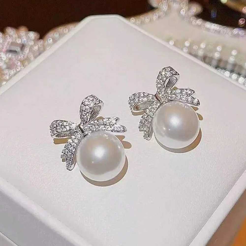 1 Pair Womens Silver Needle Earrings with Diamond Imitation Pearl Inlay Fashionable Niche Design Elegant Jewelry Earrings G251216